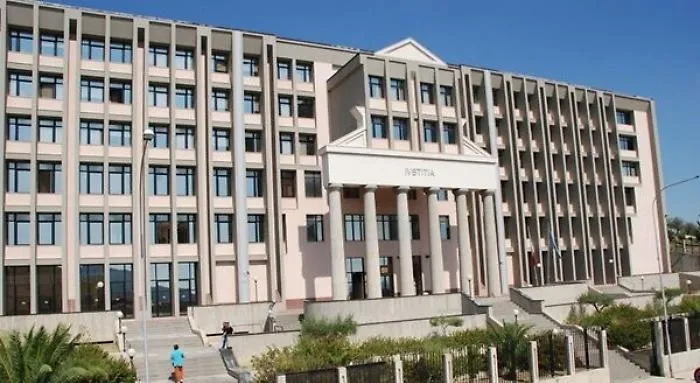 Inchiesta appalto strada della Mosella: scena muta degli imprenditori, l'ingegnere respinge le accuse