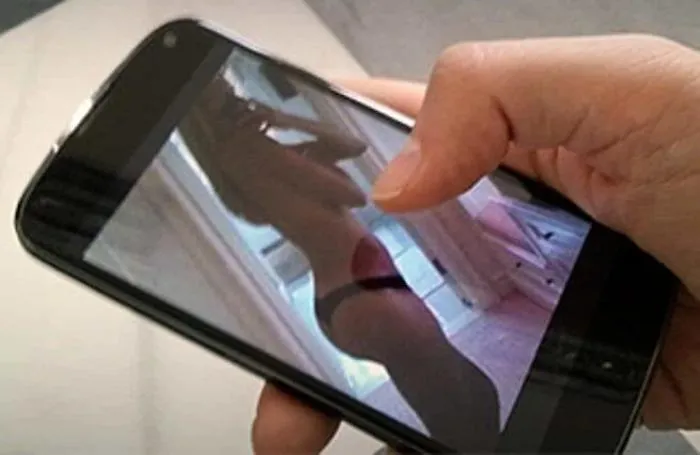 Bronte, si iscrive a una chat erotica e viene ricattato: arrestata donna