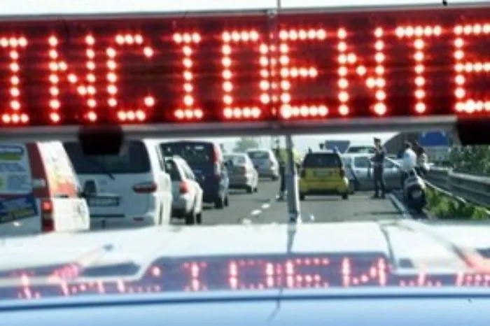 Tangenziale, auto contro moto
Centauro gravemente ferito