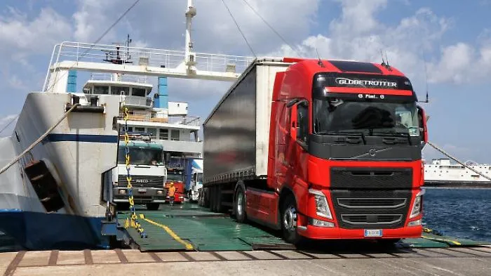 In Sicilia dopo il caro aerei c'&egrave; il caro navi: 
scatta la protesta degli autotrasportatori