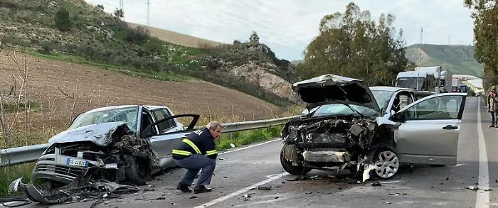 Agrigento-Palma: scontro frontale, due persone ferite