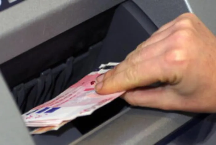 Incassavano titoli di credito con documenti falsi: arresti anche a Siracusa