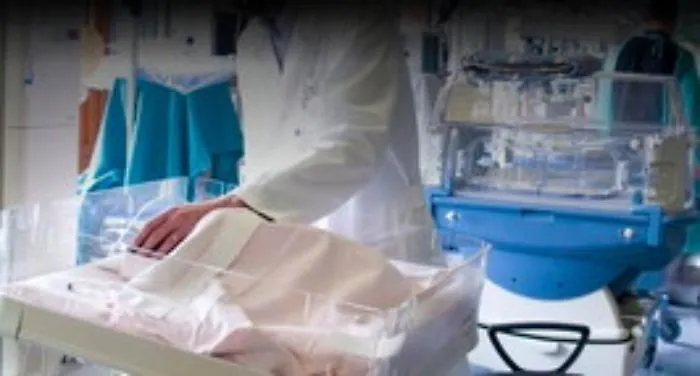 Catania, arrestato medico neonatologo del San Marco: prescriveva esami inutili per soldi