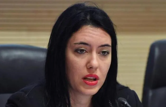 E' bufera sulla neo ministra Azzolina accusata di aver copiato una tesi
