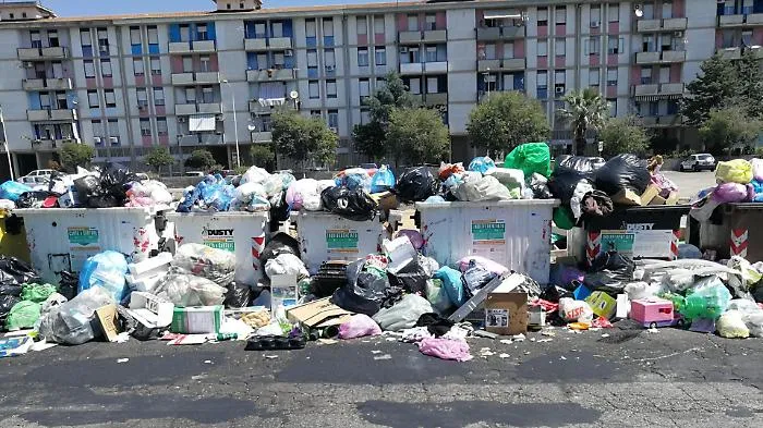 Rifiuti, le 5 gare d'appalto andate deserte: cos&igrave; Catania &egrave; condannata all'emergenza