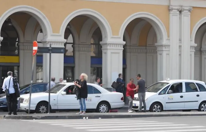 Catania, esposto del Comune: &laquo;Qualcuno non vuole i taxi legali alla Stazione&raquo;