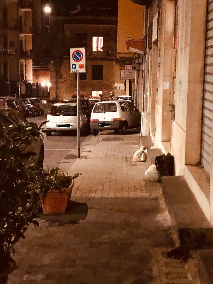 Catania: incivilt&agrave; e sporcizia in via Gradisca