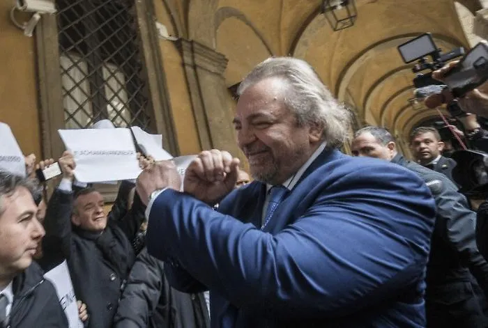 Diede della "Madame Pompadour" alla blogger, ora il senatore Michele Giarrusso si appella all'immunit&agrave; parlamentare