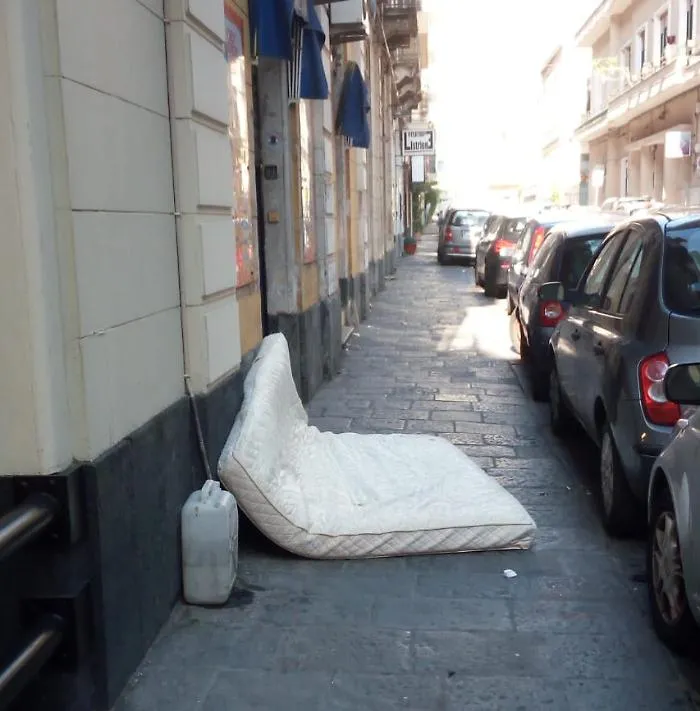 Catania: "L'incivilt&agrave; non ha limiti!"