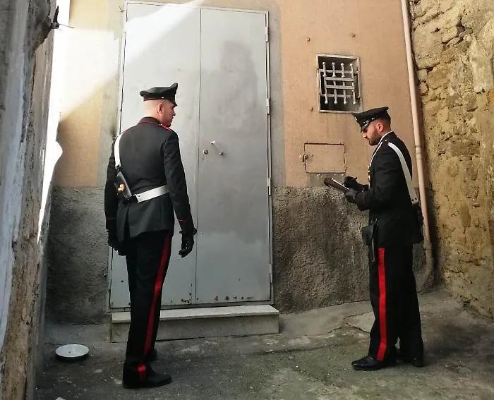Palagonia: occupano una casa, rubano l'elettricit&agrave; (ma hanno il reddito di cittadinanza)