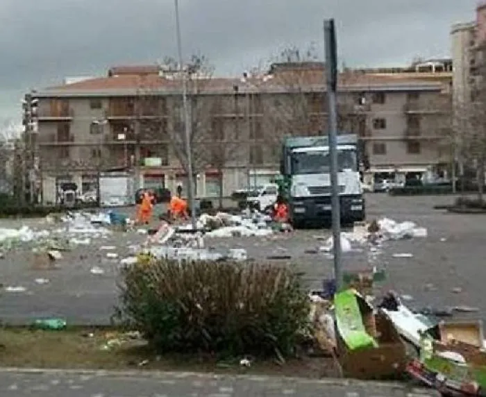 Caltagirone: troppi rifiuti, il sindaco chiude il mercato del sabato