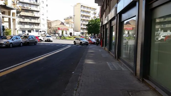 Catania, via Leopardi: la domenica le corsie si riducono ad una
