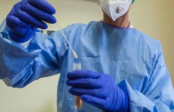 &laquo;Siamo dell'Asp, dobbiamo fare il tampone&raquo;: si presentano a casa, ma era una truffa