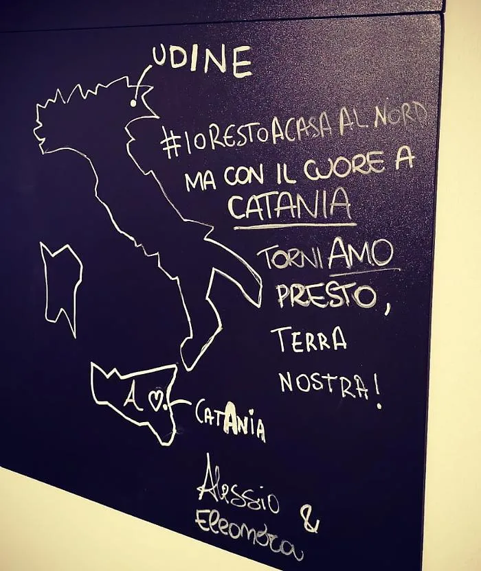 "Resto lontana da te oggi per riabbracciarti domani"