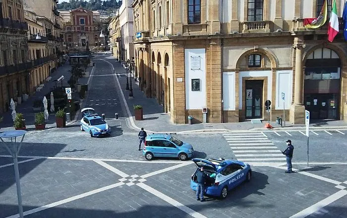 Uomo dimesso dal reparto di Malattie infettive
esce di casa: denunciato per epidemia colposa