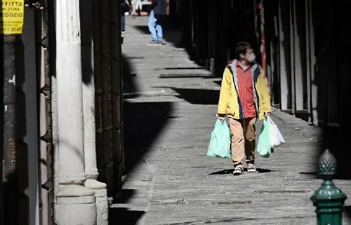 Caltanissetta, contagiato esce per la spesa: accusato di epidemia colposa
