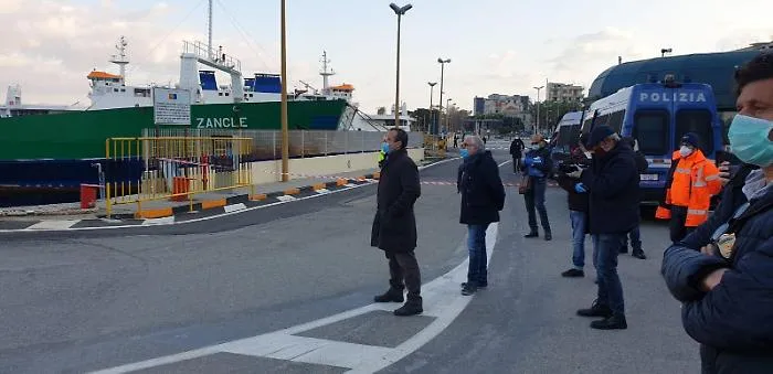 Messina, De Luca introduce di autorit&agrave;  il nullaosta per passare lo Stretto