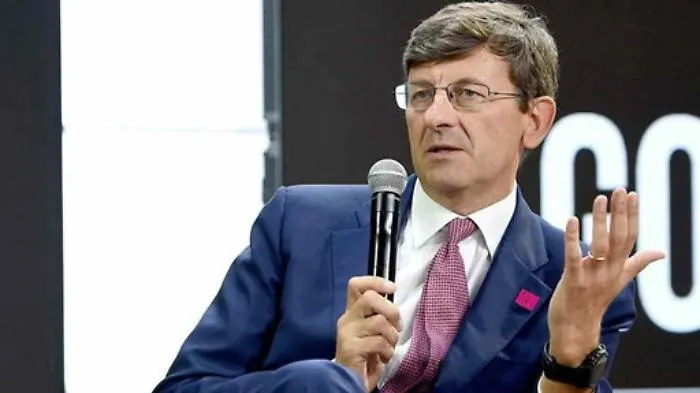 Colao: "L'approccio non dovr&agrave; essere nazionale e neppure regionale, ma microgeografico"