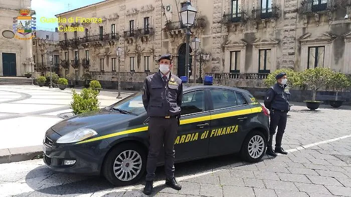 Chiusi quattro "compro oro" nel Catanese per commercio con privati