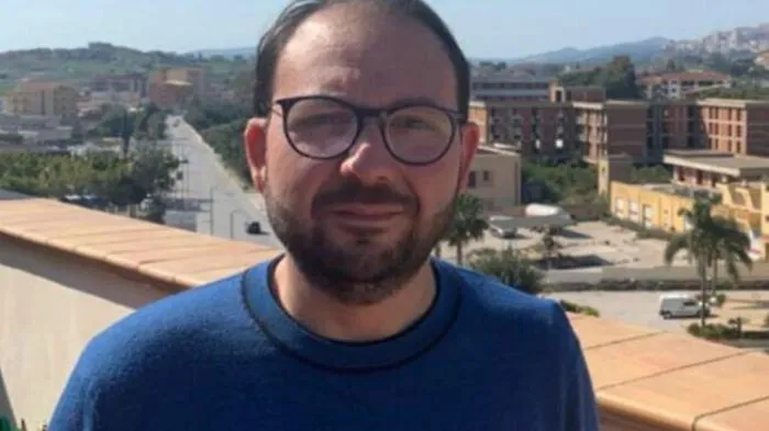 Calogero Pisano (FdI): "Mortificante vedere Agrigento invasa da centinaia di migranti allo sbando"