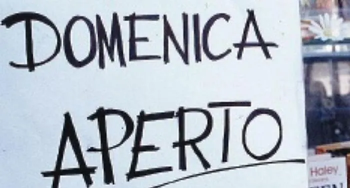 Siamo (quasi) oltre il coronavirus, via libera alle aperture domenicali