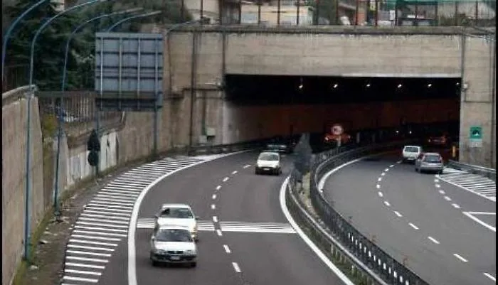 Catania, incidente nella Galleria Canalicchio: muore un motociclista