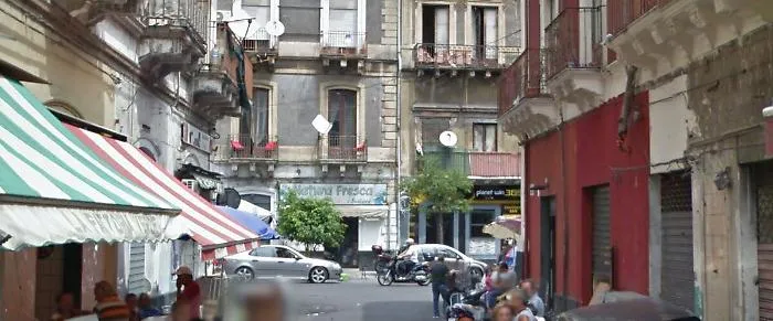 Catania, raid punitivo per appartamento conteso: 3 feriti e 2 arresti