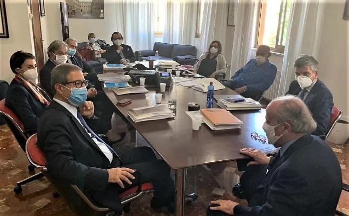 Musumeci visita Riscossione Sicilia: &laquo;Risparmiato mezzo milione sull'affitto&raquo;