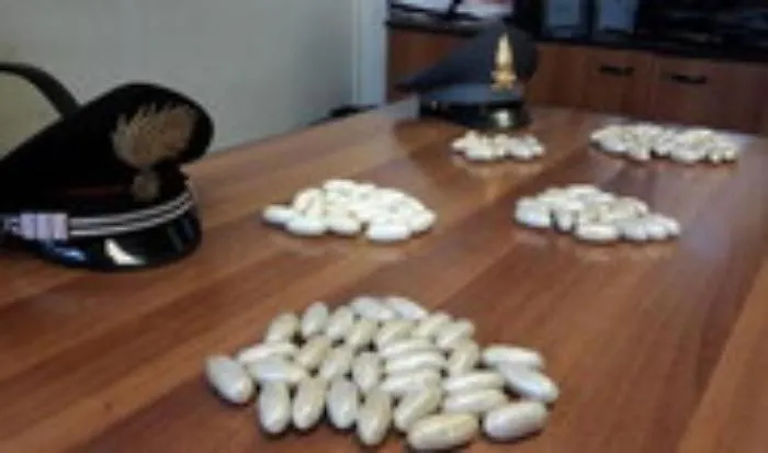 Caltanissetta, nigeriano arrestato con 10 ovuli di droga nello stomaco