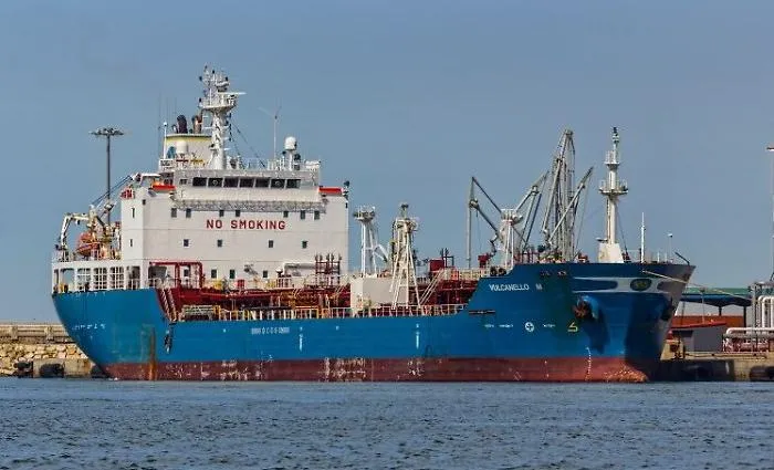 La petroliera Vulcanello