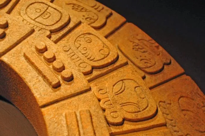 Il calendario Maya e l'Apocalisse in arrivo: la rilettura della profezia fa discutere il web