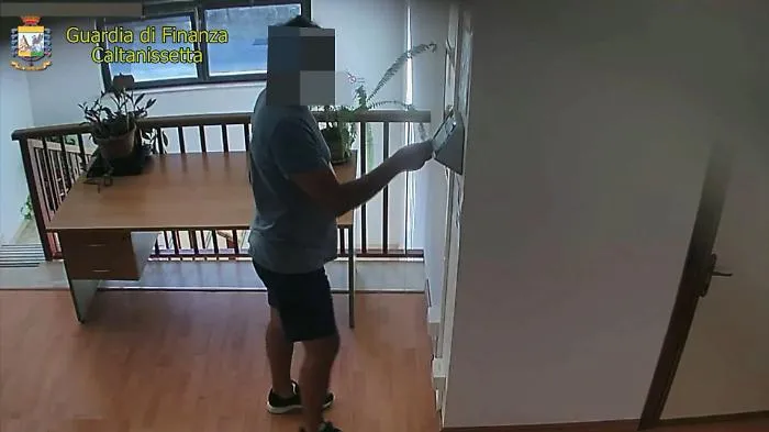 Timbravano e poi andavano a spasso, indagati 10 dipendenti dell'Urega di Caltanissetta