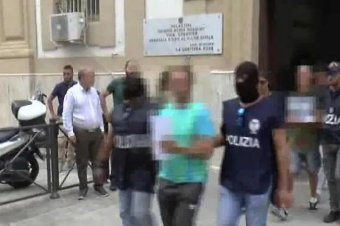 Mafia: &ldquo;soffiate&rdquo; ai boss di Brancaccio, arrestato un ex poliziotto