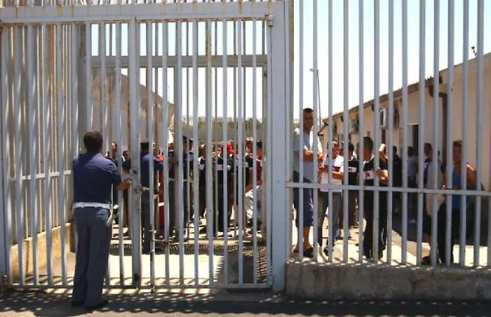 Migranti, a Caltanissetta sventato un nuovo tentativo di fuga di massa