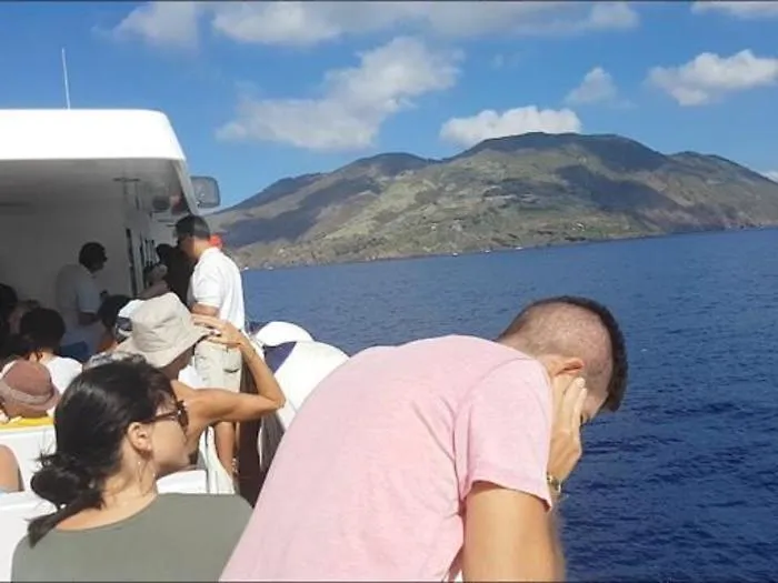 Eolie, il sindaco Giorgianni regolamenta l'arrivo dei vacanzieri per evitare la ressa