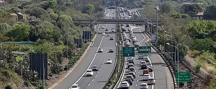 Esodo estivo, giornata da bollino nero Code di 3 ore per traghettare in Sicilia