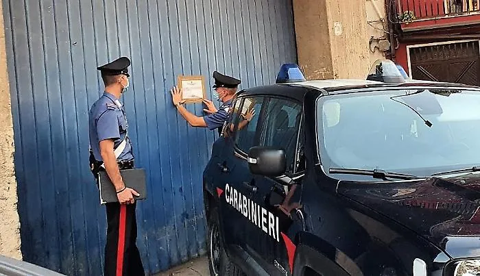 Palagonia, auto riparate nell'officina abusiva: sequestro e denuncia