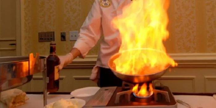 Palermo, sposa investita dalla fiammata del flamb&eacute; e si ustiona il viso