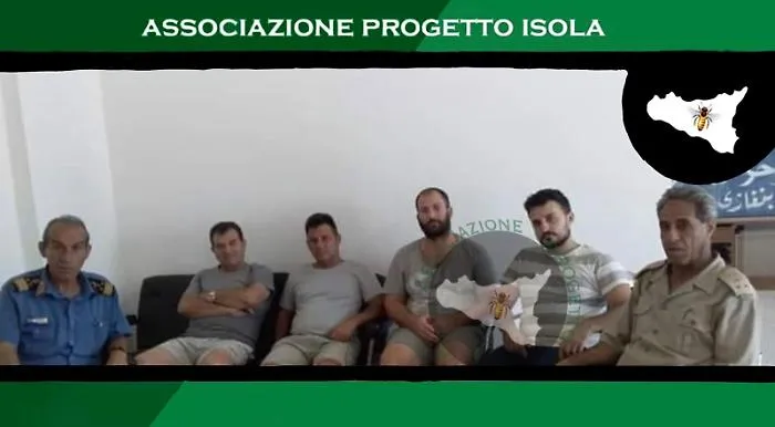 Una parte dei siciliani in Libia (foto da Facebook)