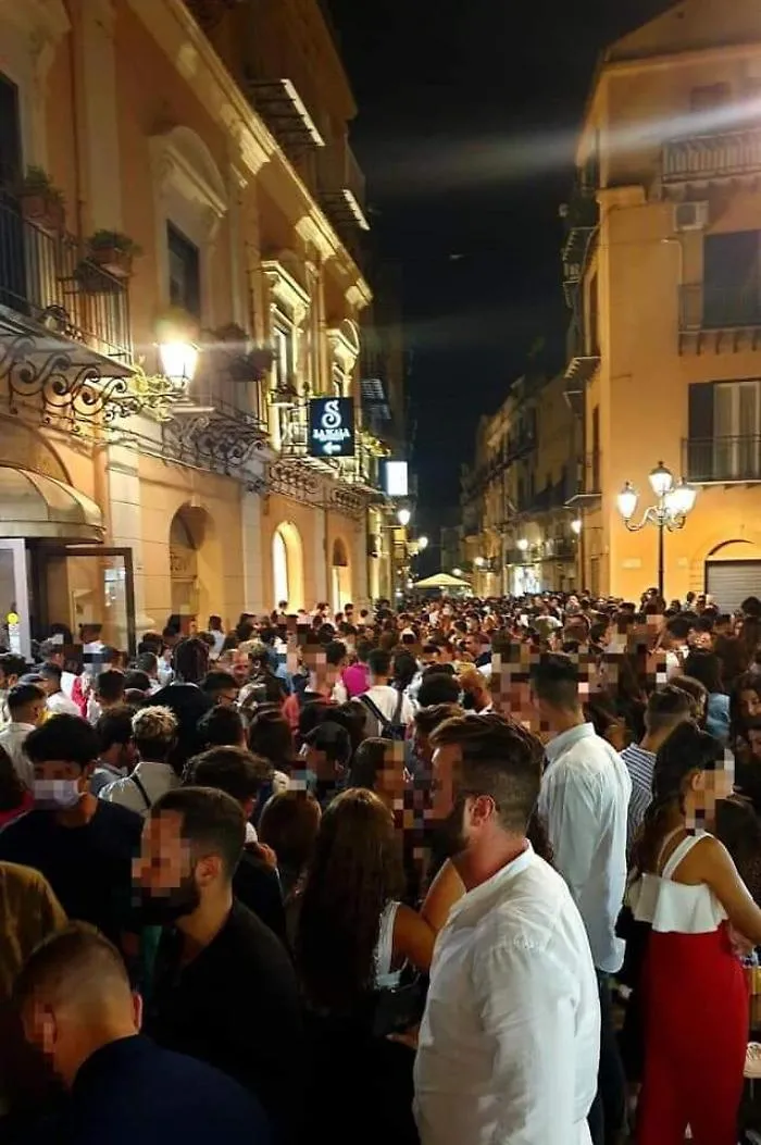 Agrigento, tre locali chiusi per assembramenti. Il sindaco Firetto scrive ai giovani