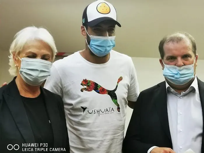 Suarez con i prof con i quali ha fatto l'esame a Perugia