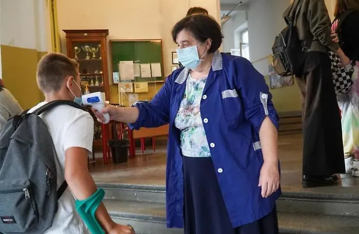 Covid, s&igrave; ai test rapidi nelle scuole
per evitare lezioni a "singhiozzo"