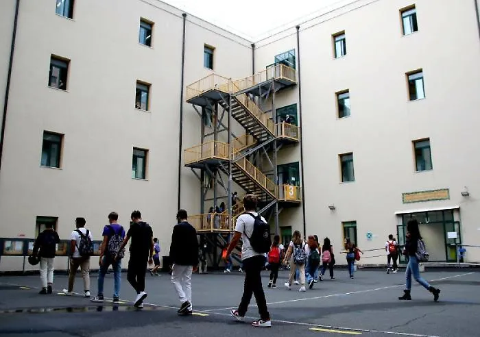 Coronavirus: studentessa positiva al liceo Cutelli di Catania, classe in quarantena