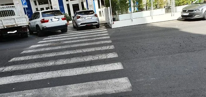 Catania, via Leopardi: nessun rispetto per i pedoni