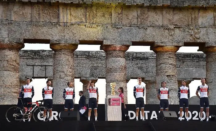 Giro d'Italia, su il sipario! La cerimonia inaugurale nel tempio di Segesta