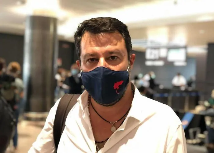 Salvini a Catania fa crescere l'attesa: &laquo;Domani a quest'ora sar&ograve; a processo&raquo;