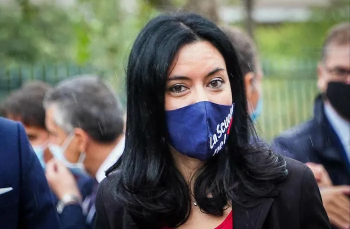Covid, Lucia Azzolina spegne i rumors: 
&laquo;Scuole aperte, i contagi sono altrove&raquo;