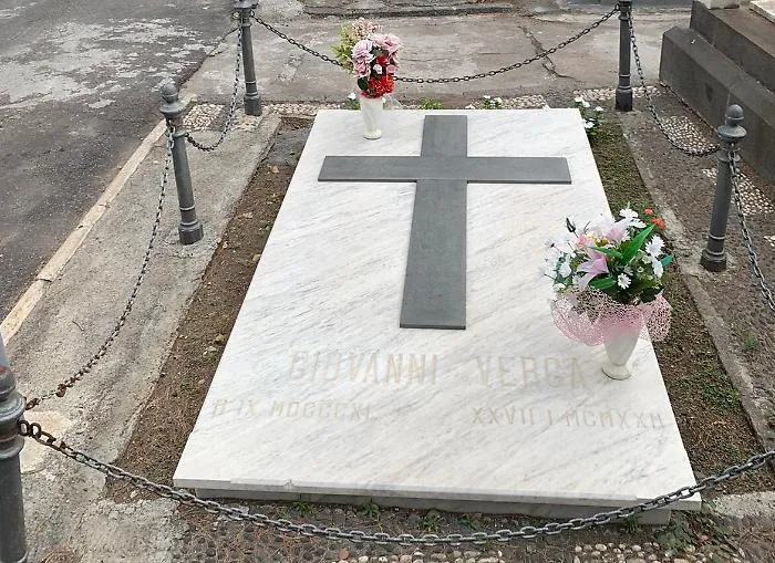 Storia e memoria tra le vie del cimitero etneo. FAI Catania omaggia la tomba di Giovanni Verga