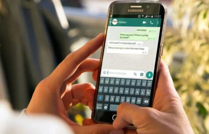 In una chat del M5s, i dubbi sul Dpcm: &laquo;Folle chiudere alle 18&raquo;