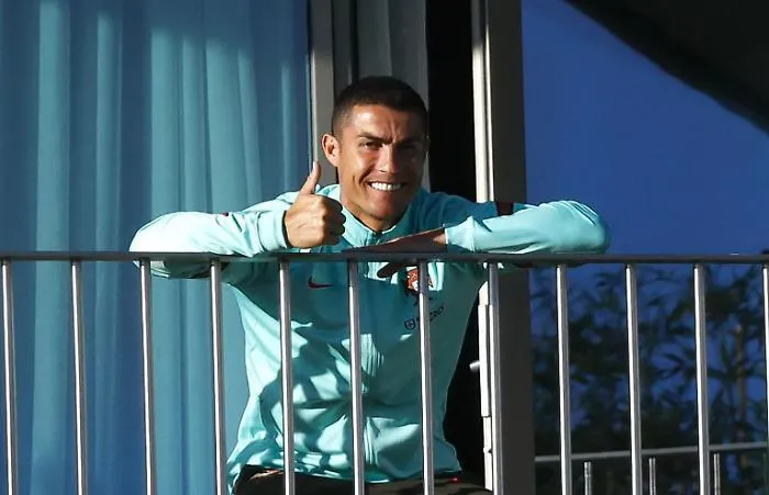 Cristiano Ronaldo &ldquo;scivola&rdquo; sul tampone: &laquo;E' una stronzata&raquo;. Poi cancella il post